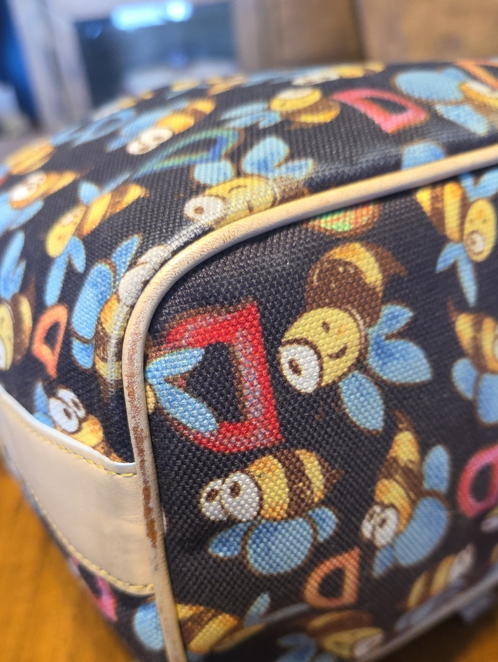 Dooney & Bourke  Bee Print Drawstring Shoulder Bag Rare - Picture 8 of 16